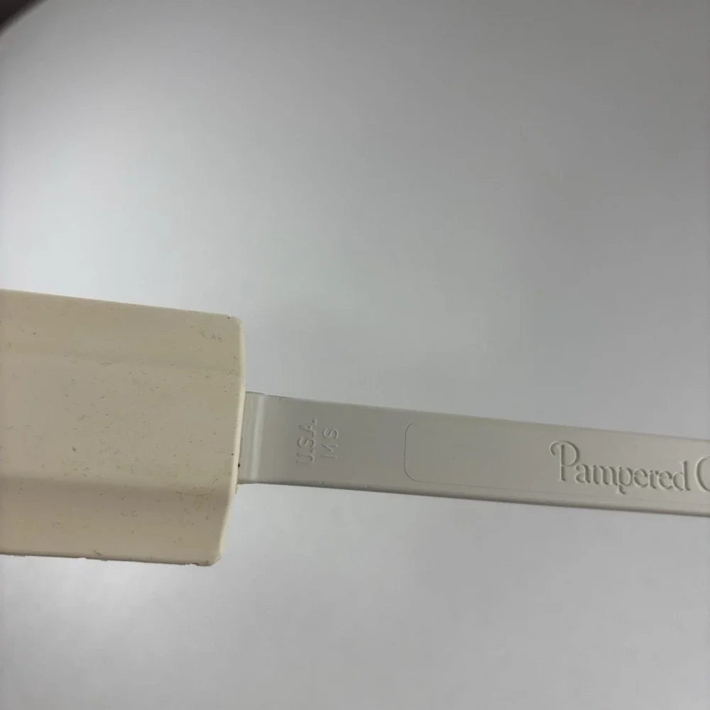VTG Pampered Chef Flat Spatula Scraper Silicon White USA Made 3B FLAW